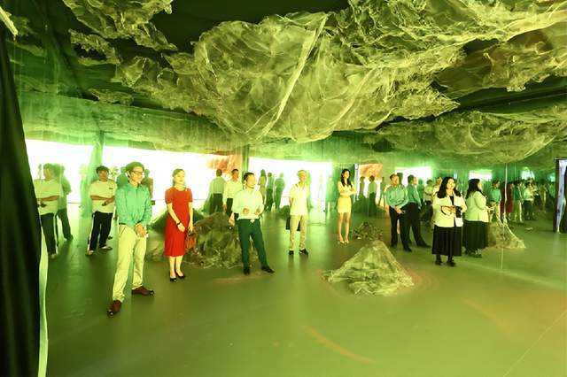 好消息:魏新雨、宋洁两大女星祝贺SZM双滋艺人网红基地揭幕(图3) 好消息:魏新雨、宋洁两大女星祝贺SZM双滋艺人网红基地揭幕(图3)