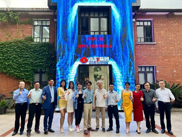 好消息:魏新雨、宋洁两大女星祝贺SZM双滋艺人网红基地揭幕(图2) 好消息:魏新雨、宋洁两大女星祝贺SZM双滋艺人网红基地揭幕(图2)