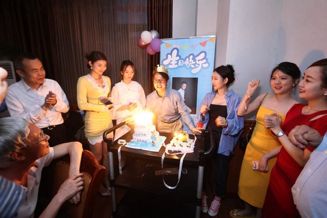 好消息:魏新雨、宋洁两大女星祝贺SZM双滋艺人网红基地揭幕(图22) 好消息:魏新雨、宋洁两大女星祝贺SZM双滋艺人网红基地揭幕(图22)