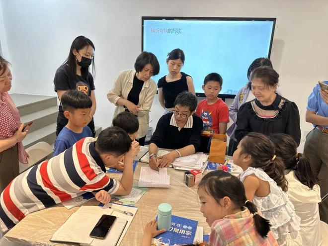 长宁首个!设在商业体内的居委会有什么不一样?(图4) 长宁首个!设在商业体内的居委会有什么不一样?(图4)
