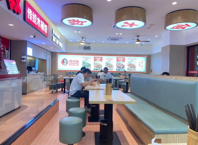 15元吃饱、猛火现炒……它疯狂收割一线城市打工人(图4)