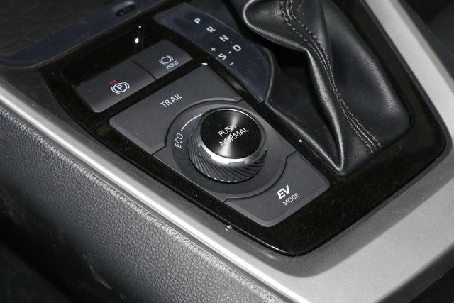 丰田RAV4荣放2024款销量火爆的背后是实打实的实力(图9)